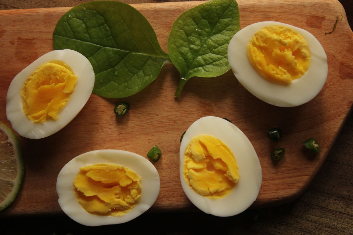 Boiled eggs with spinach and lemon