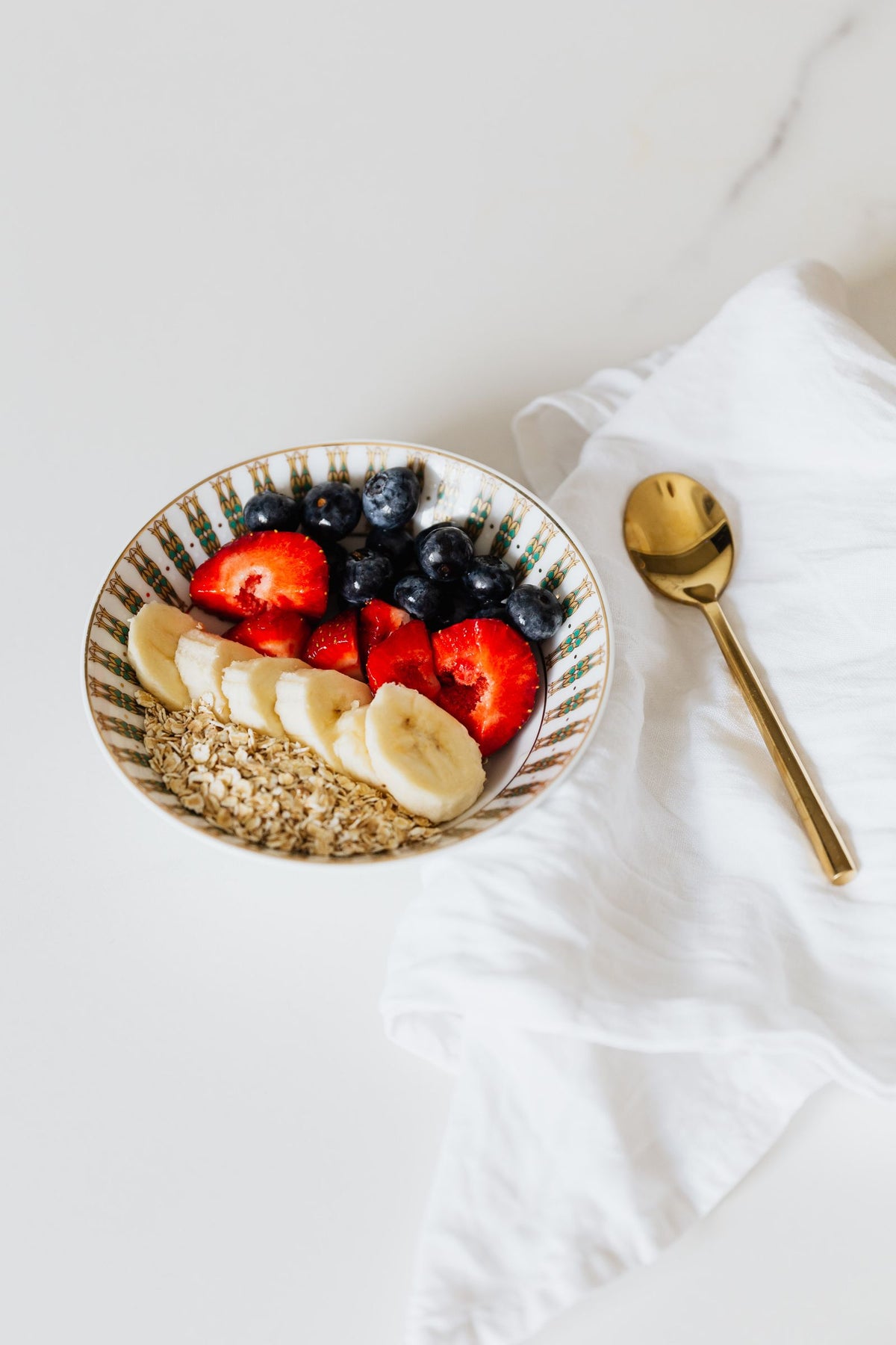 Oatmeal bowl with berries and banana