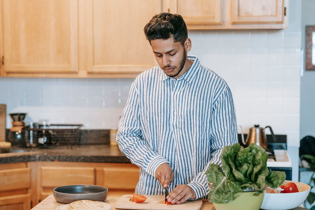 Man cutting a fresh tomato
