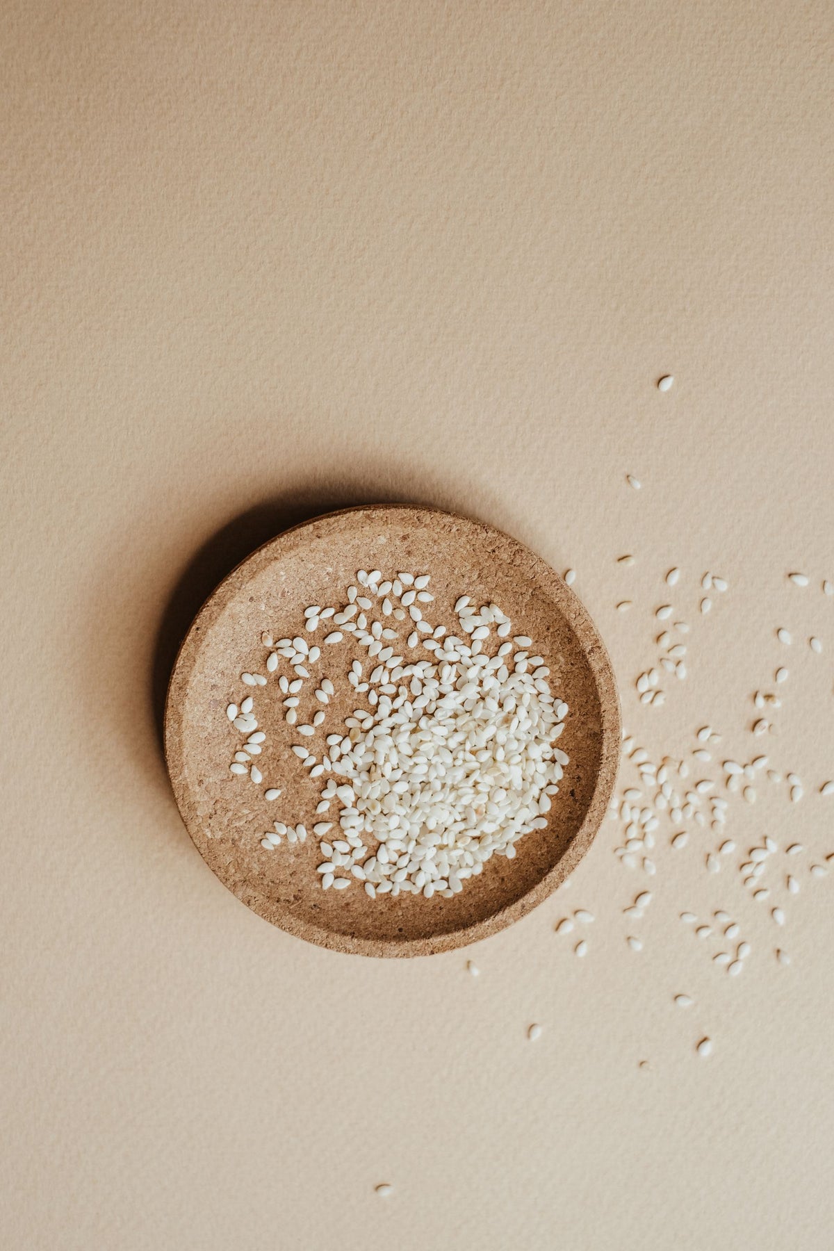 Wooden plate with sesame seeds