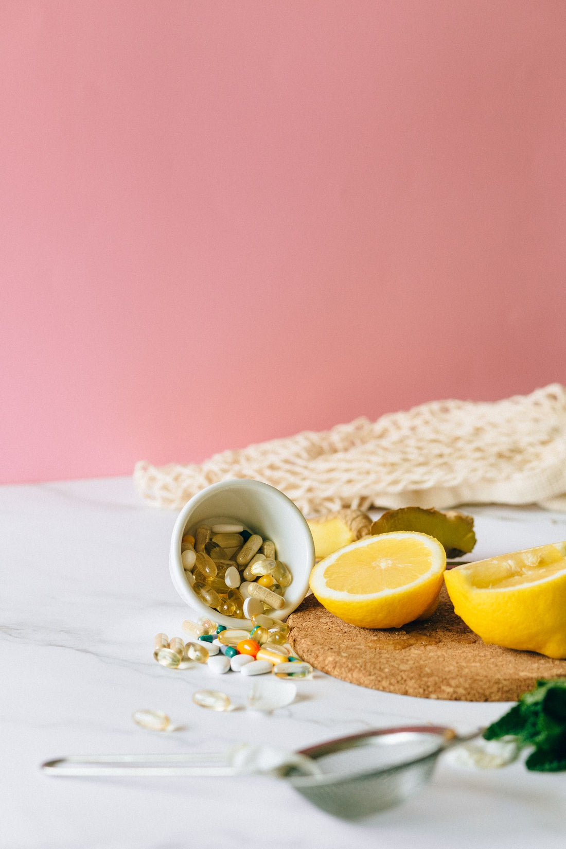 Supplements with lemon slices