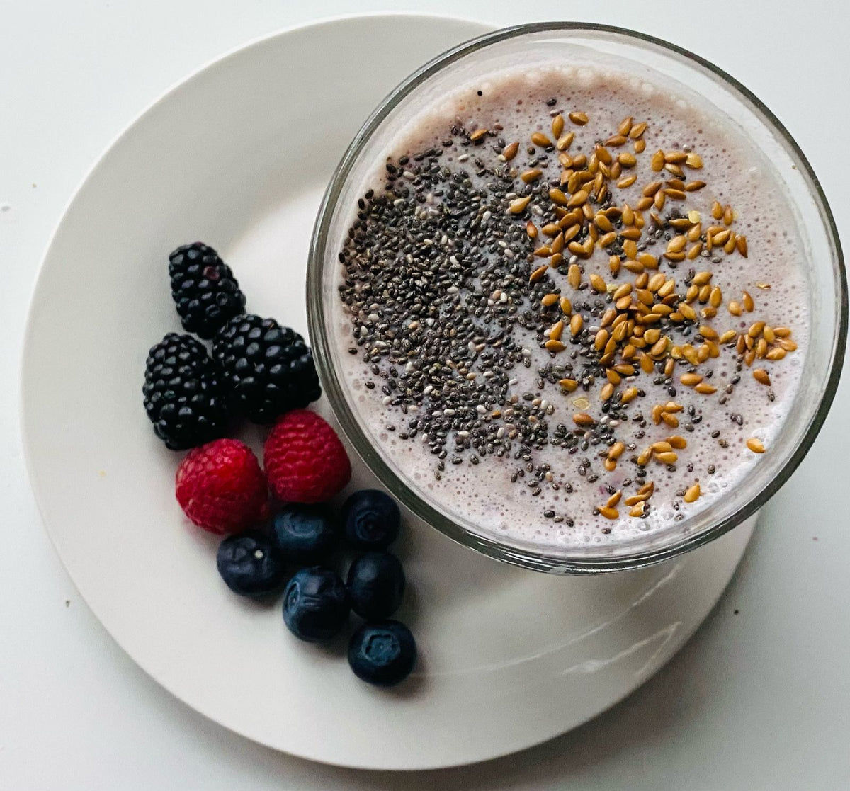 Smoothie bowl with chia seeds, flaxseed and berries